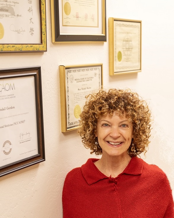 Dr. Sara Kendall Gordon specializes in Acupuncture, Chinese Medicine, Integrative and Functional Medicine, Nutritional Counseling, and various Body-Mind therapies.